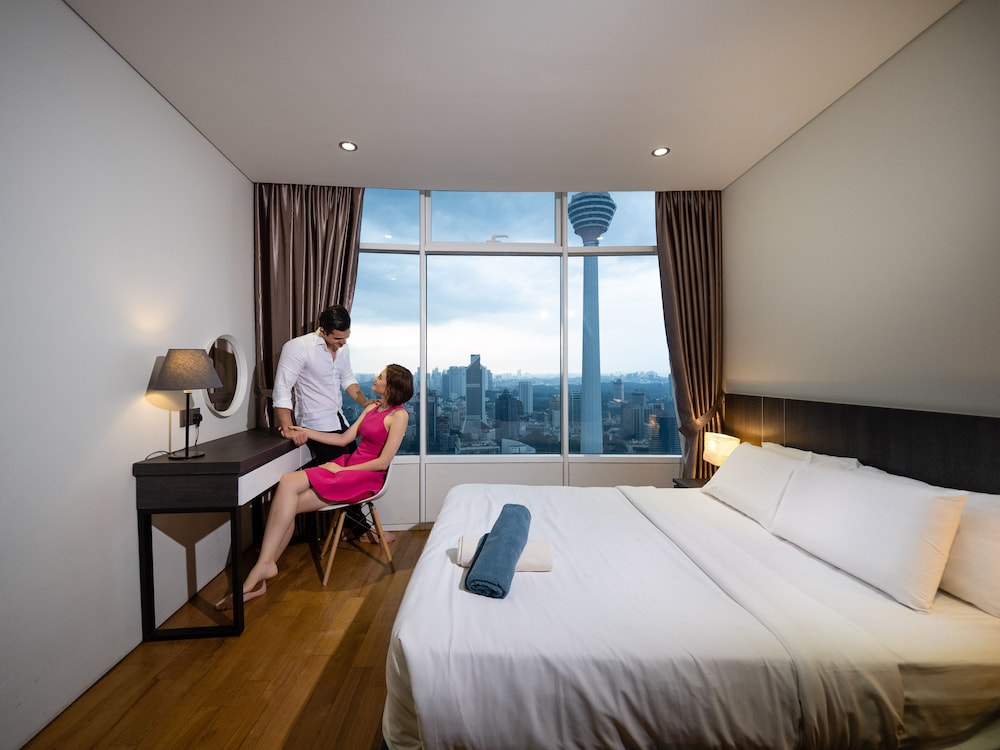 The Penthouse Klcc 8/32