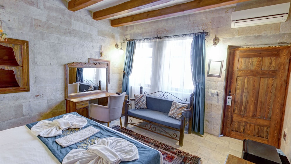 Elegance Cave Suites 17/47