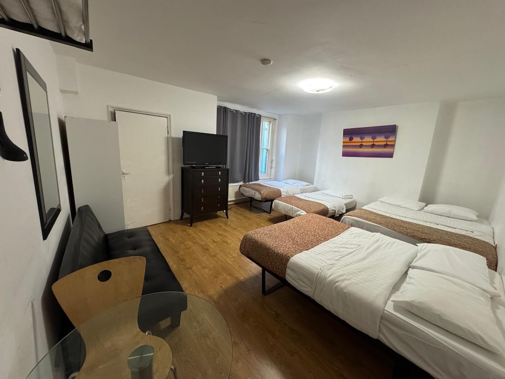 Family 6, 2 Double and Twin Beds
