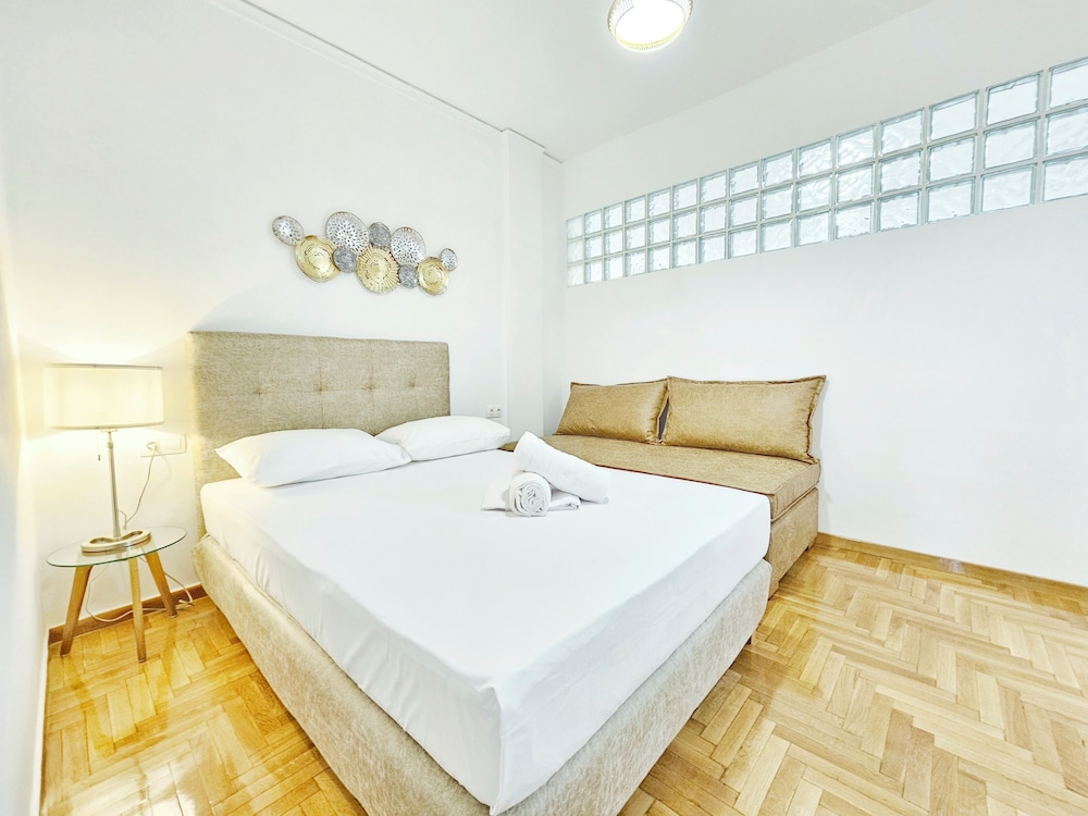 Athens House 13/49