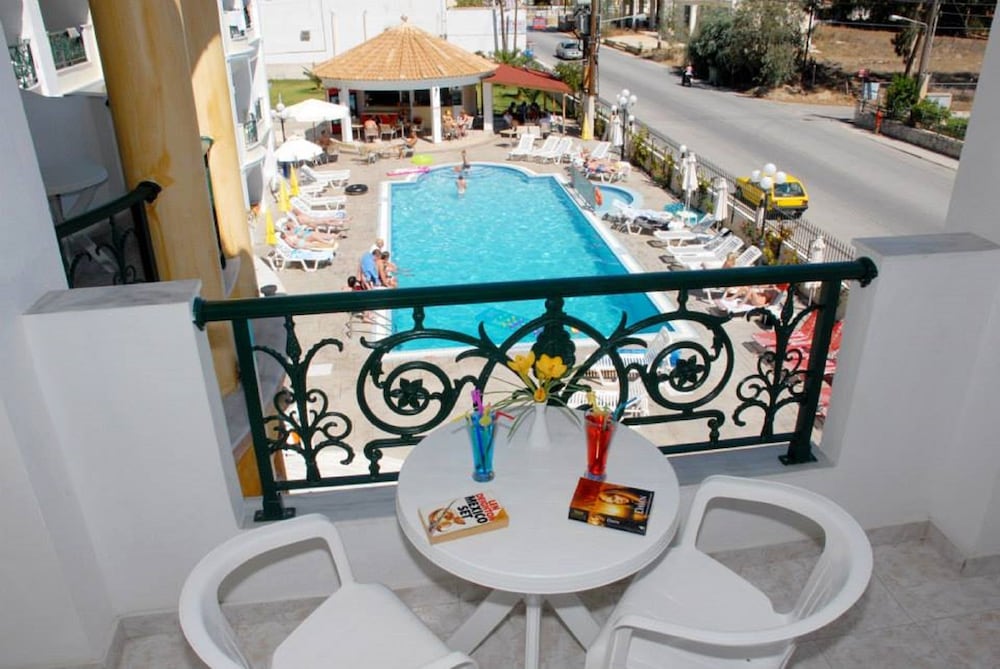 Aphrodite Hotel 32/34