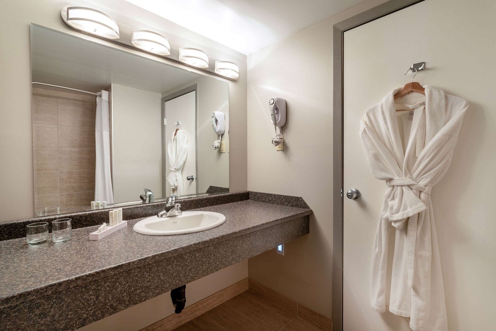 Ramada By Wyndham Northern Grand Hotel Conference Centre 57/58