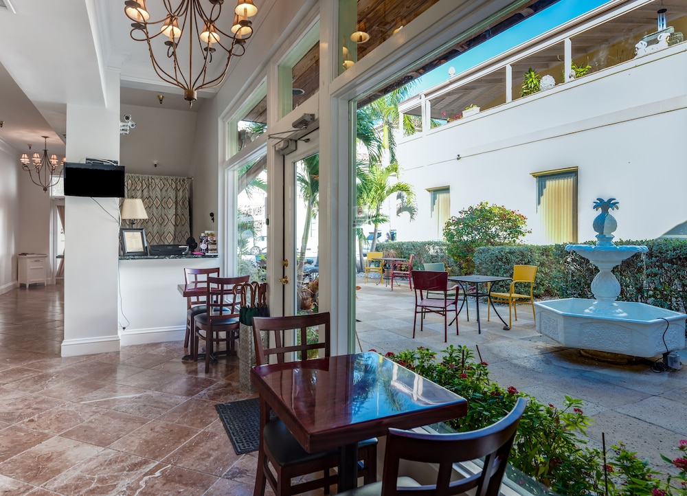 Palm Beach Historic Inn 38/50