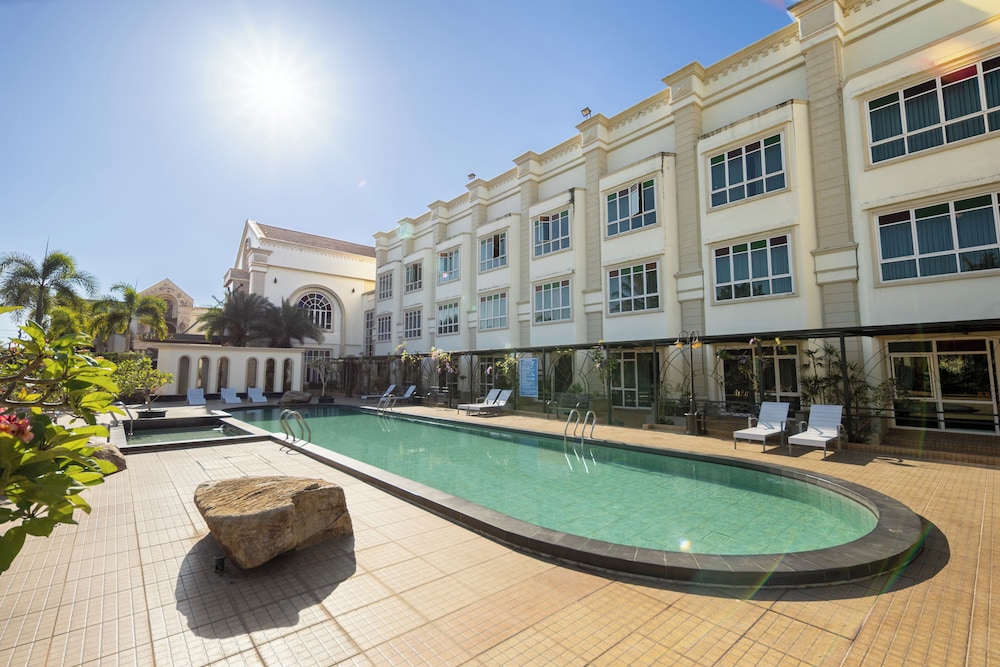 Erawan Hotel 61/66