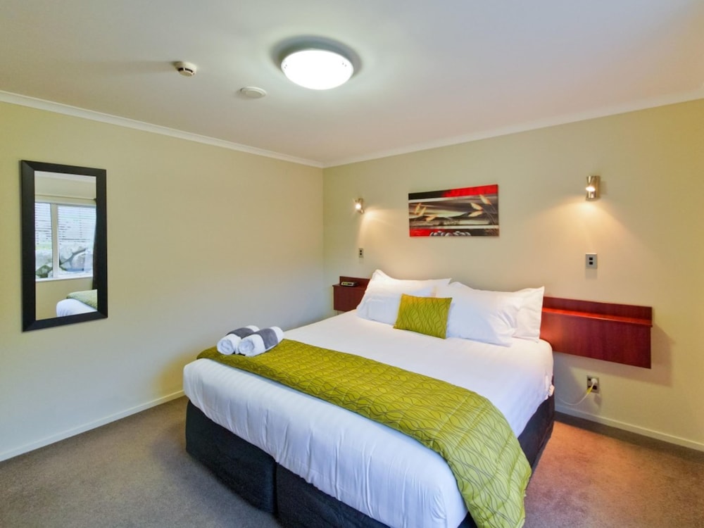 Avenue Motor Lodge 16/35
