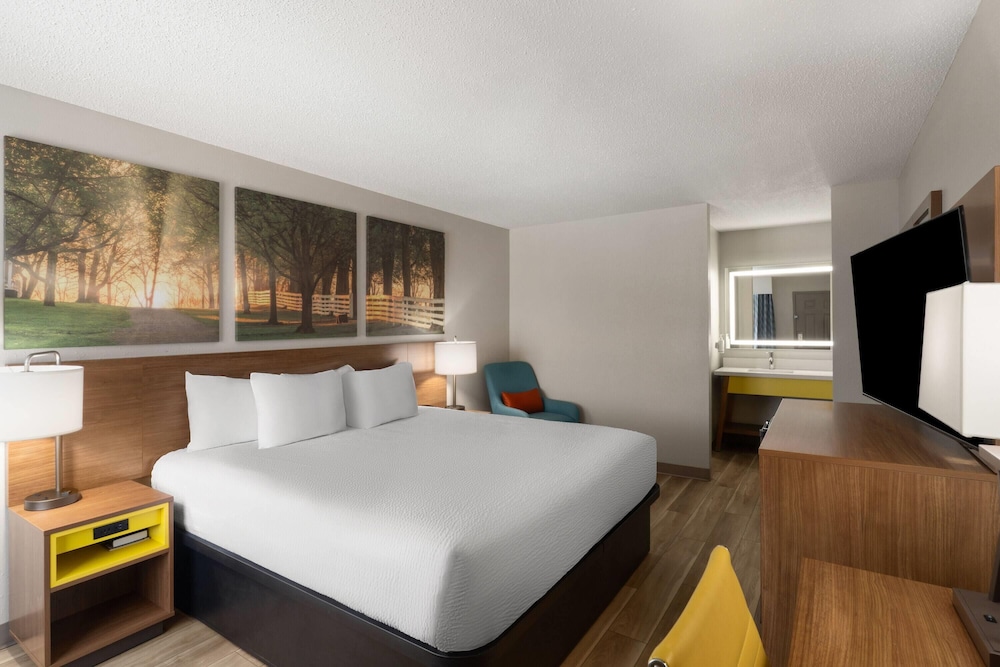 غرفة بسرير كينج، Days Inn by Wyndham Clanton, AL 3/7