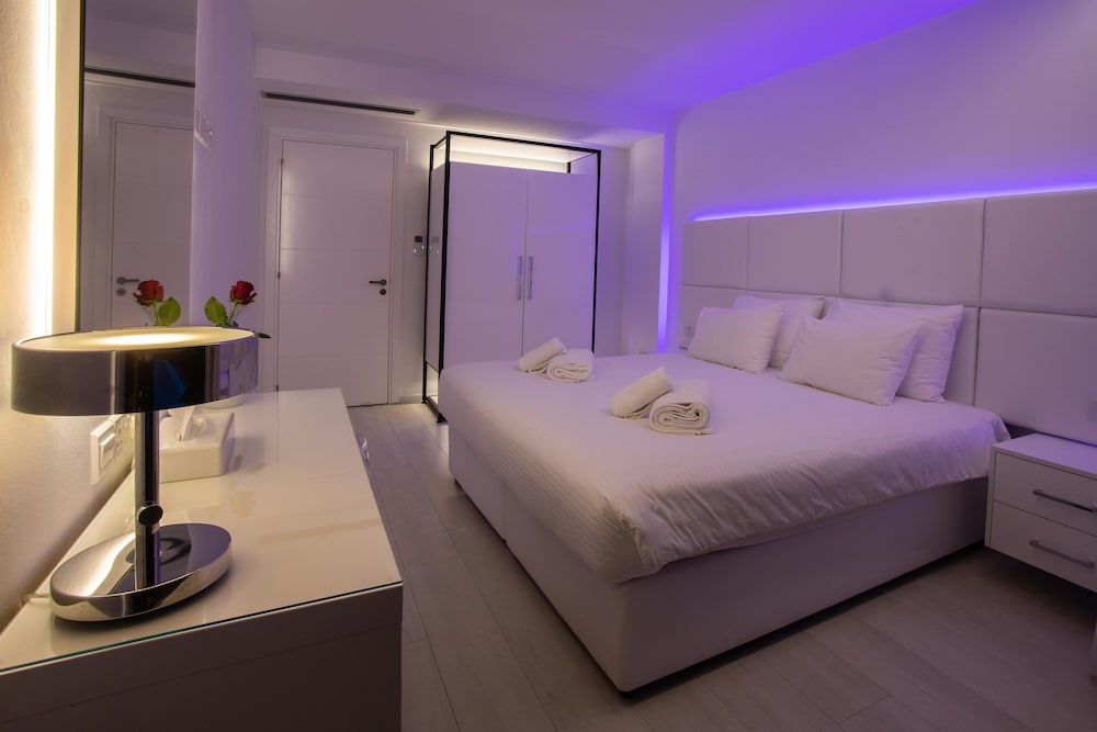 Hotel Napa Suites (Adults Only) 24/71