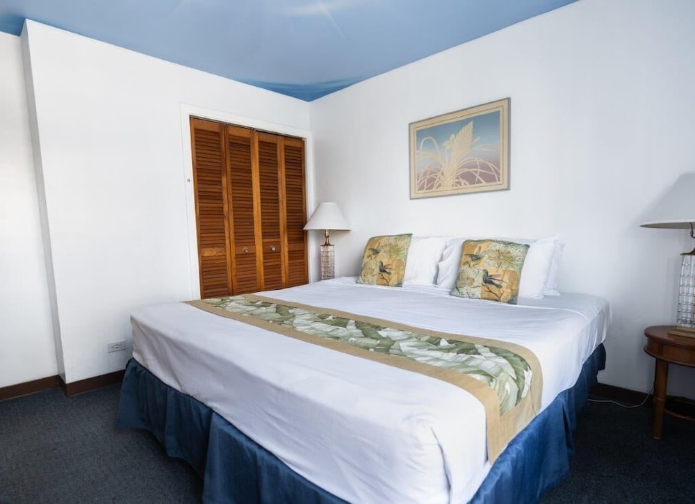 1 BEDROOM, DELUXE, KING BED
