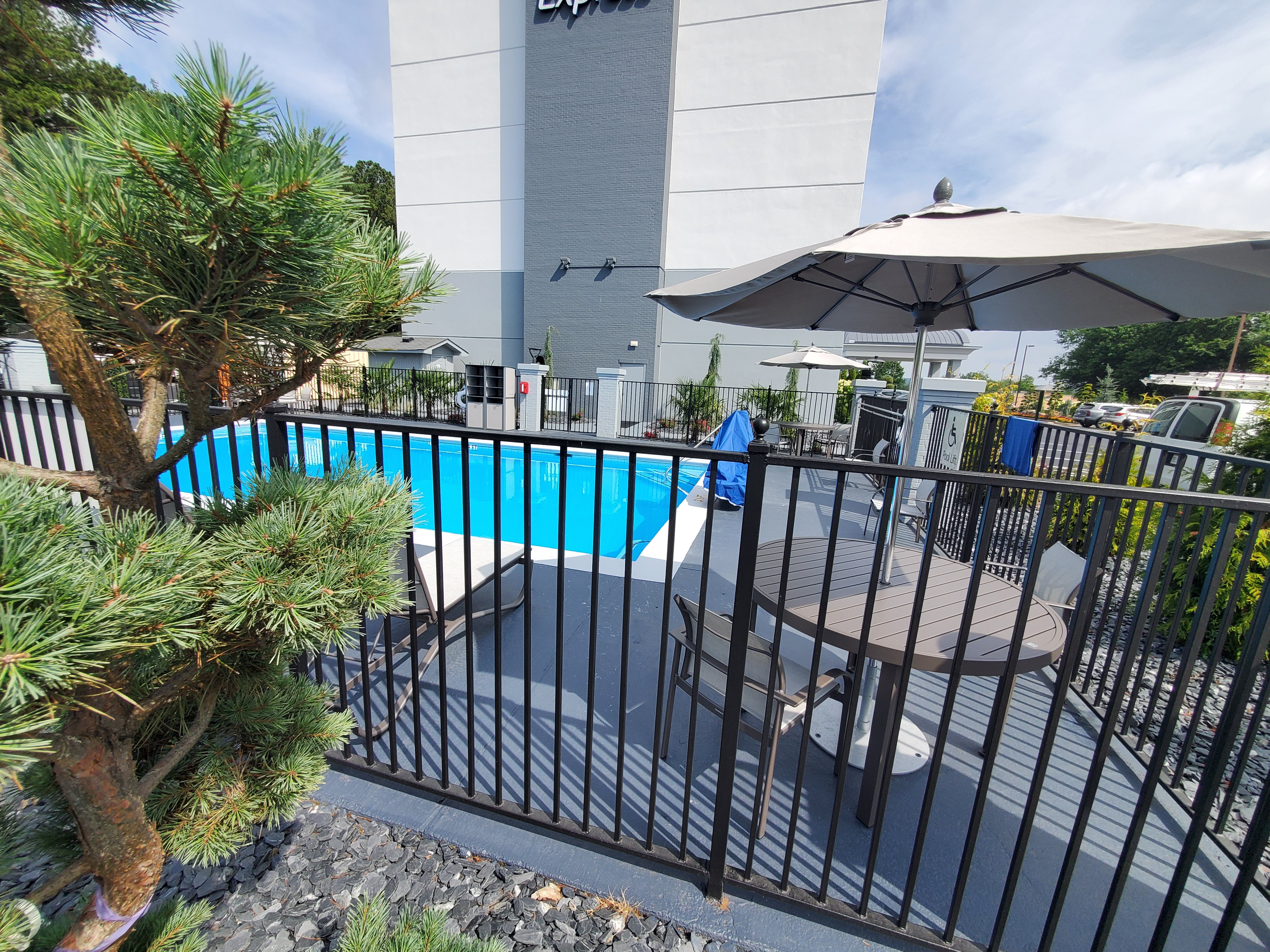 Holiday Inn Express Atlanta-Kennesaw 5/77