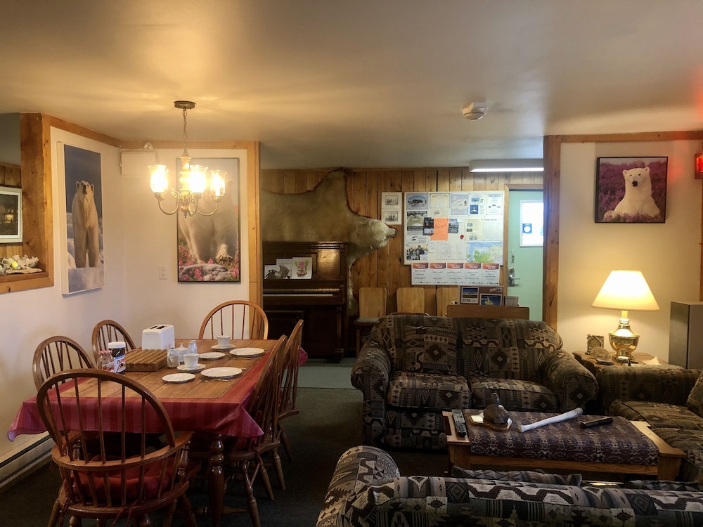 IceBerg Inn 10/25