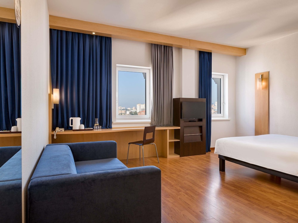 غرفة عائلية بسرير مزدوج وسرير فردي، Ibis Kiev City Center 4/9