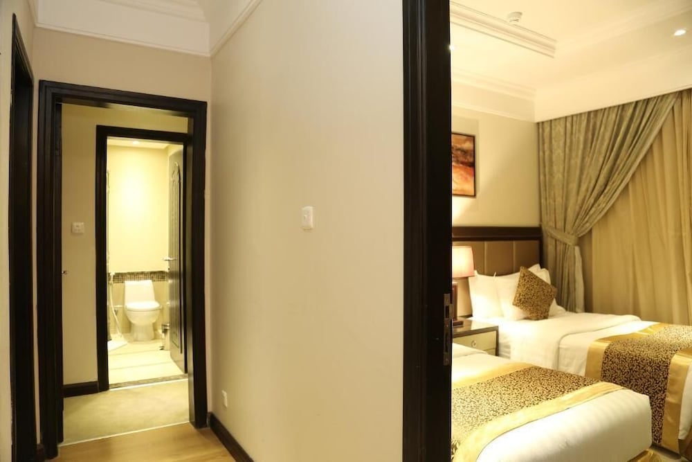 2 BEDROOMS, SUITE