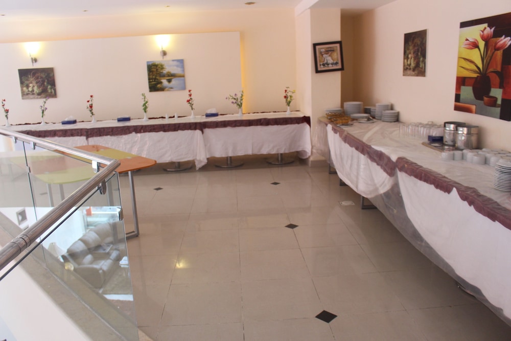 Sedrh Hotel 12/30