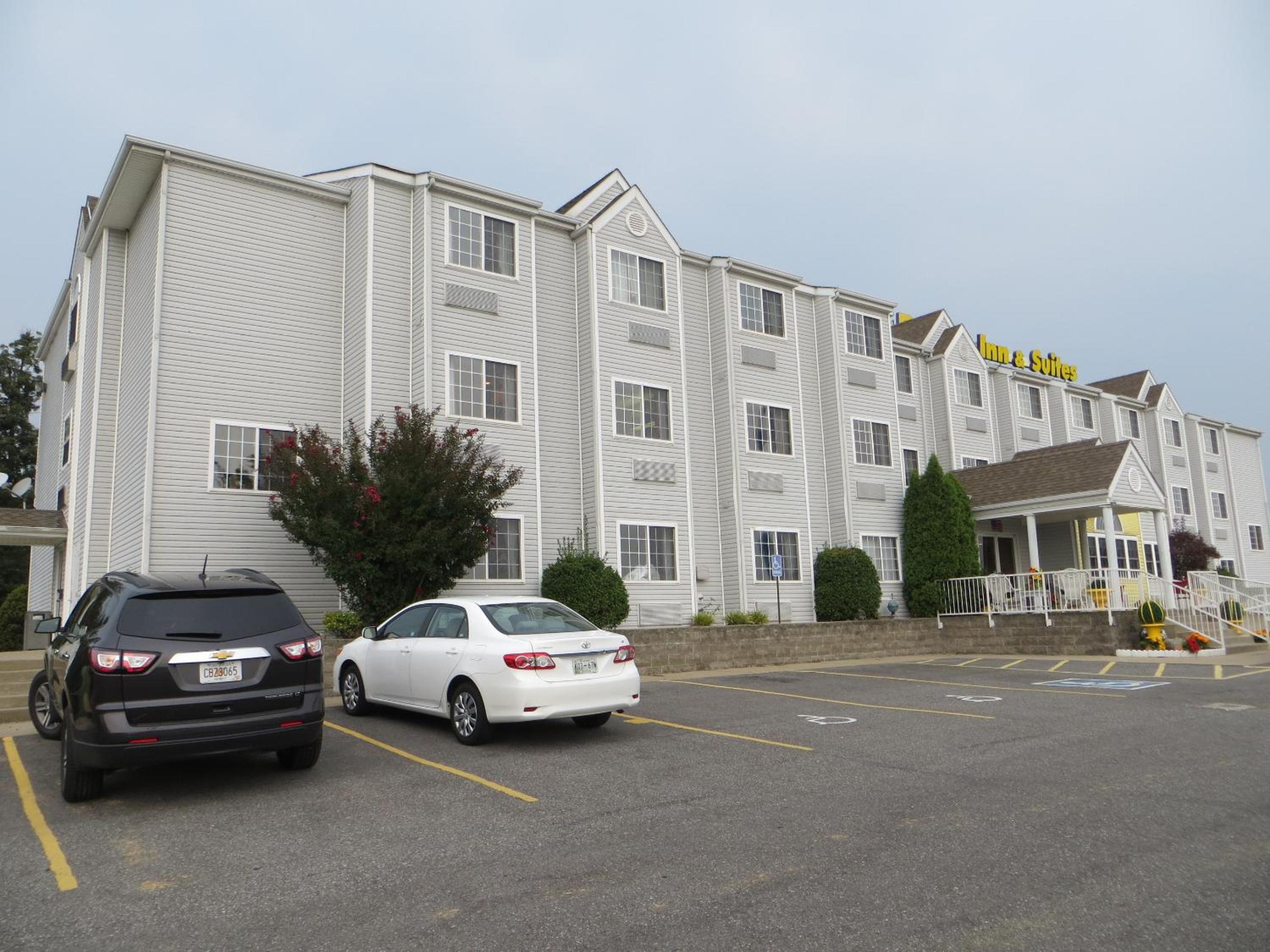 Patti's Inn & Suites 24/30