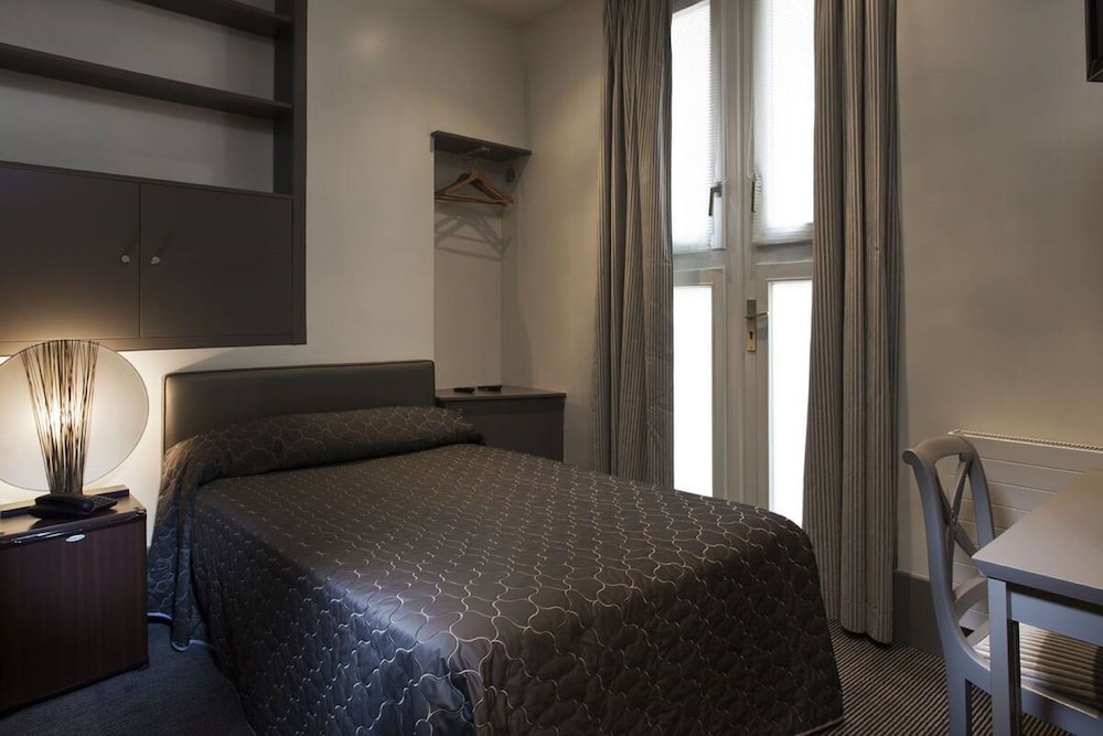 Makom Pereire Hotel 30/64