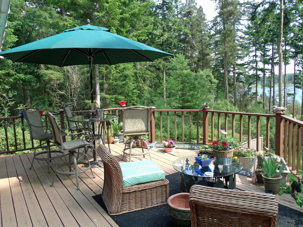 Inn to the Woods Bed and Breakfast 23/33