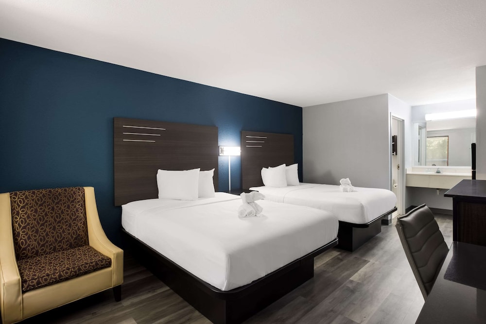 Standard, 2 Double Beds
