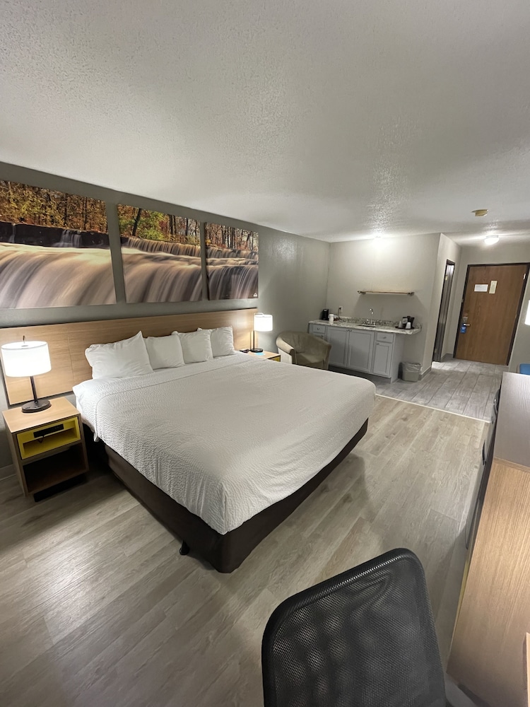 Days Inn By Wyndham Alpena 14/28