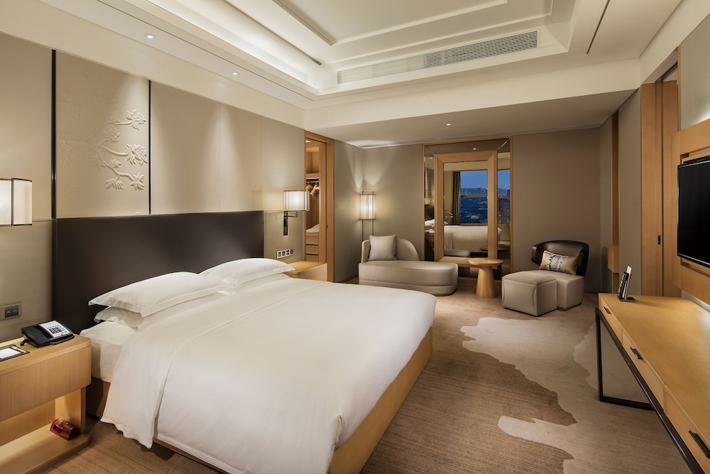 Deluxe, Suite, King Bed