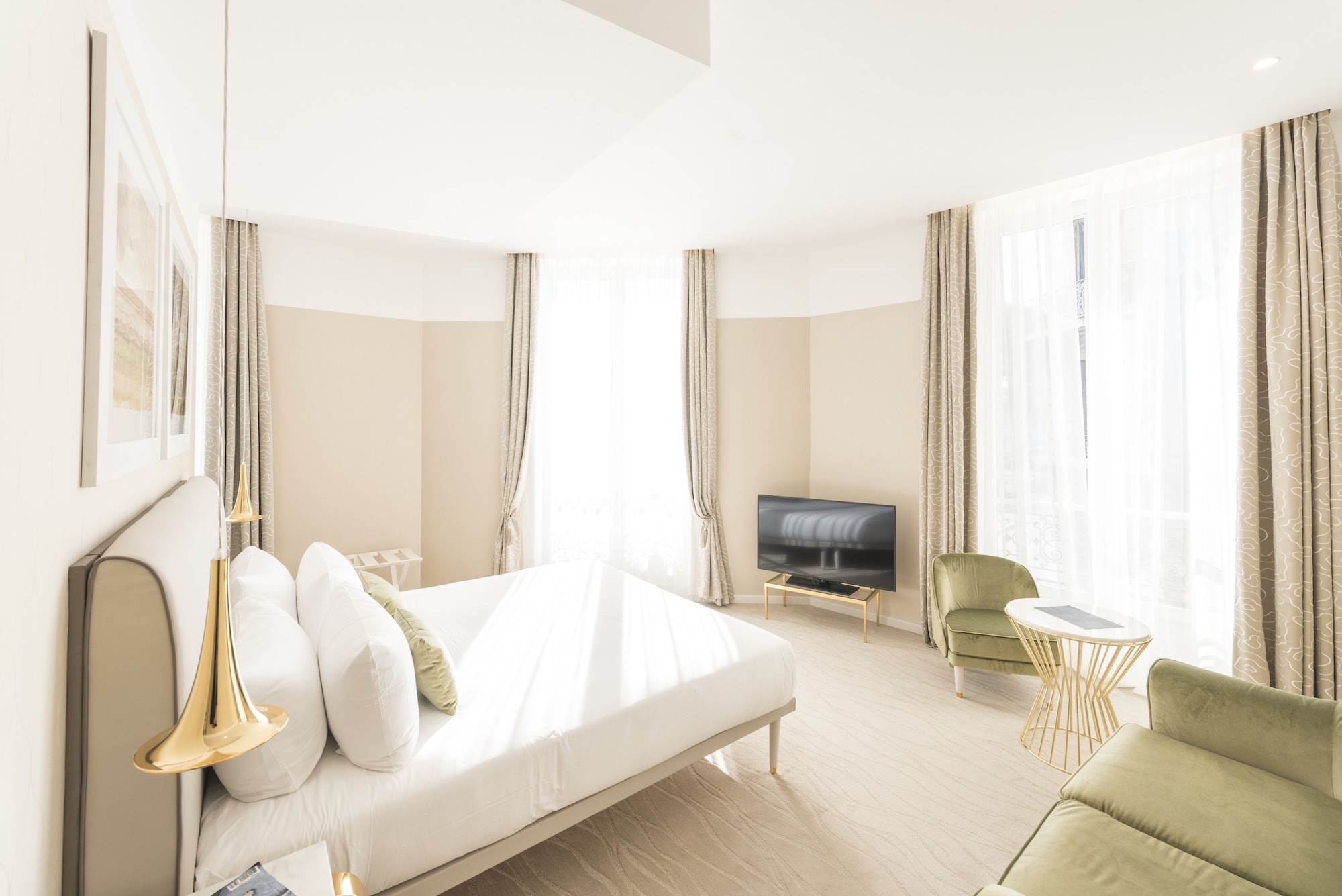 EXECUTIVE, DOUBLE BED