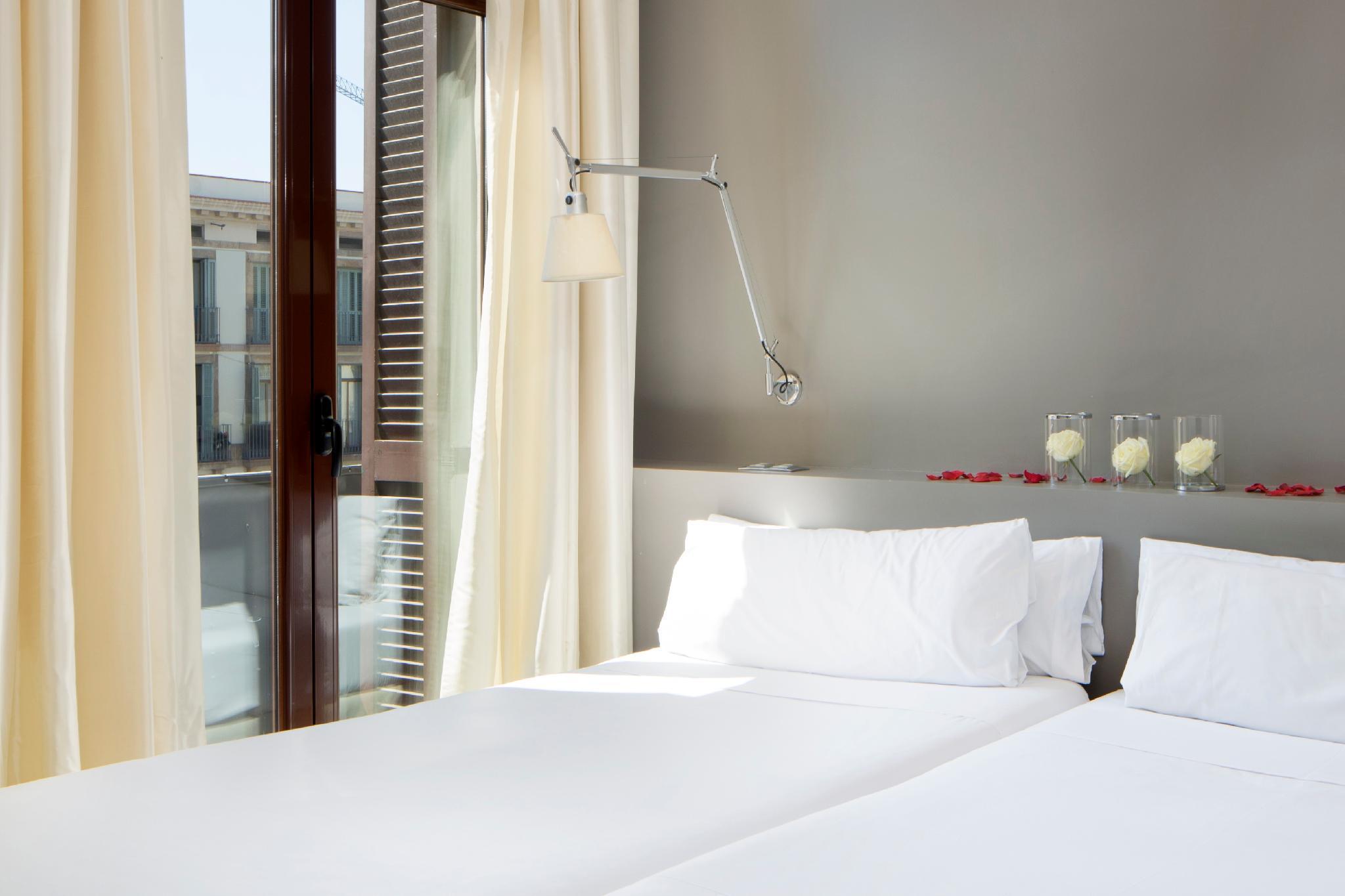 Room, City View