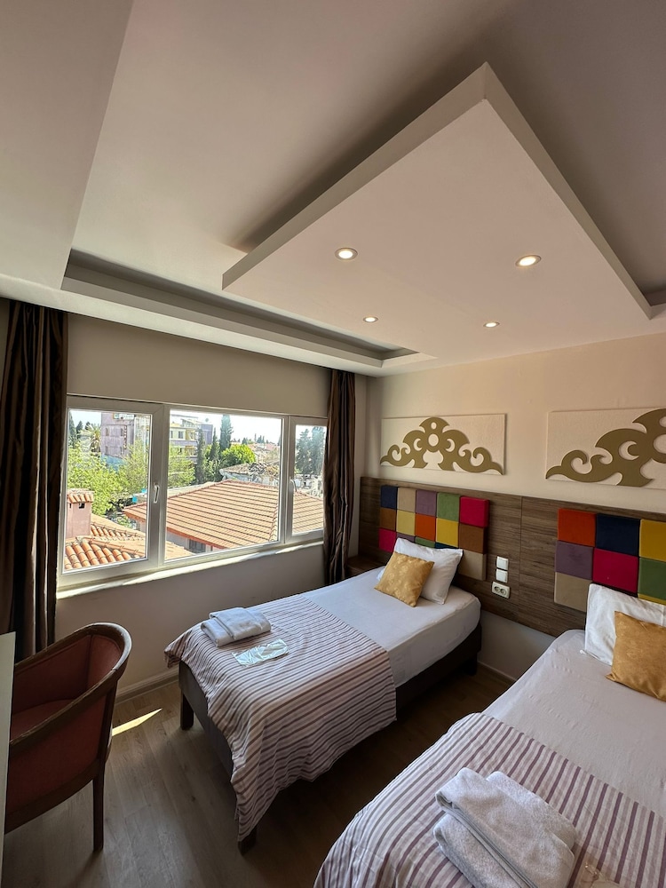 Twenty Hotel 15/50