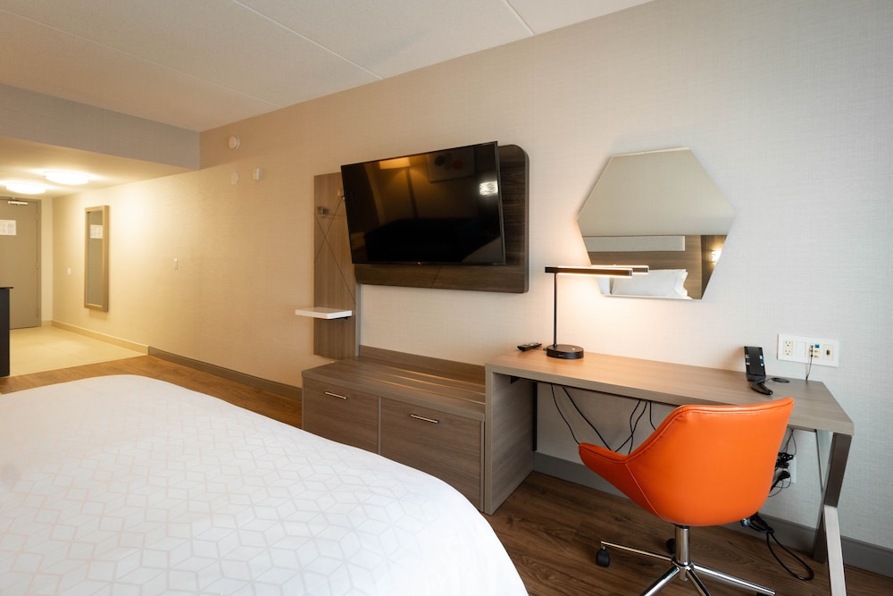 Holiday Inn Express Hotel Suites Kingston 58/72