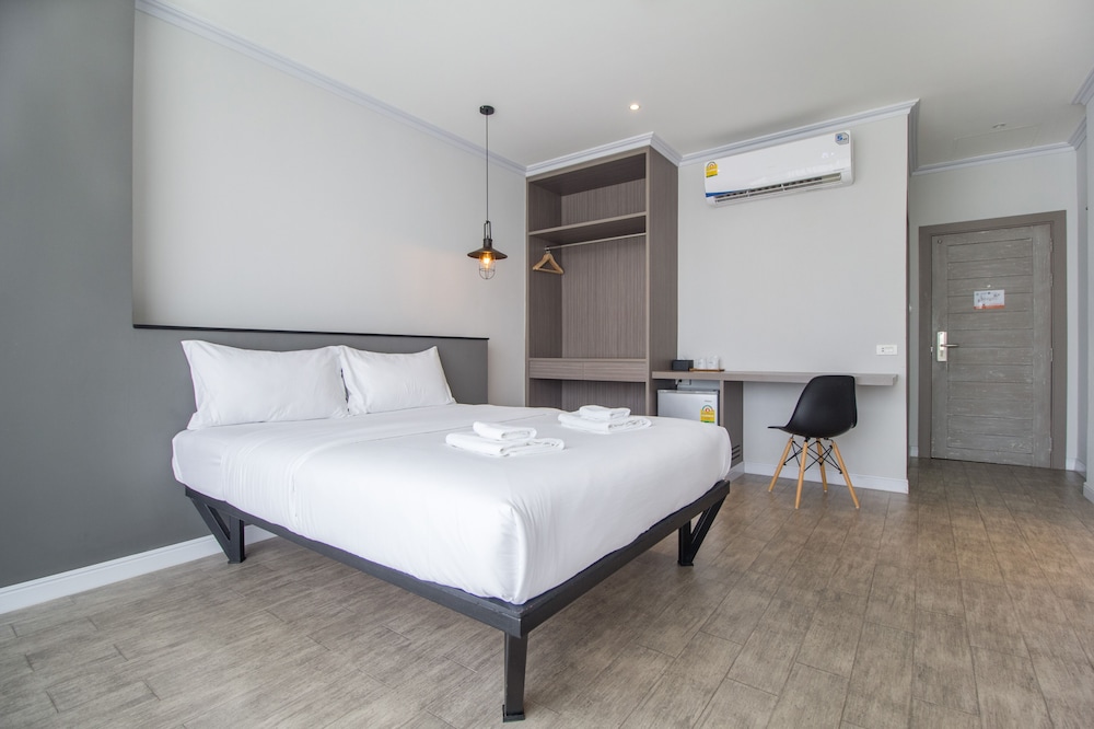 STUDIO, DOUBLE BED