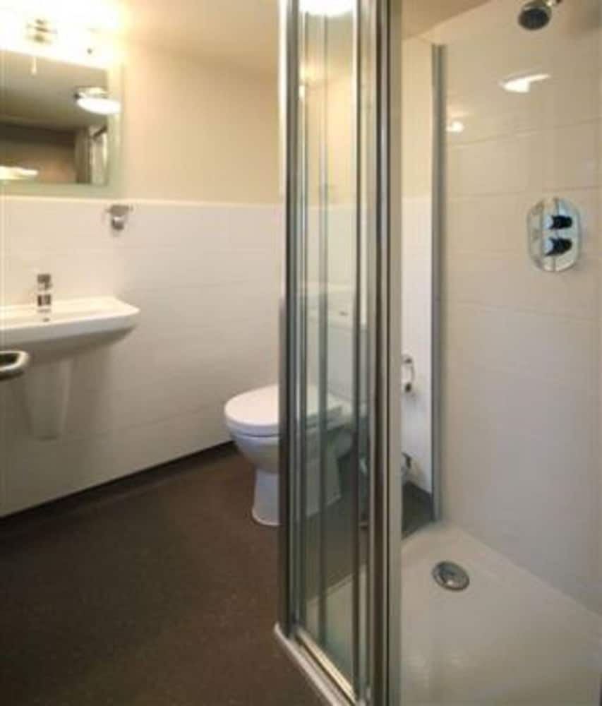 Spy Glass & Kettle Hotel 39/41