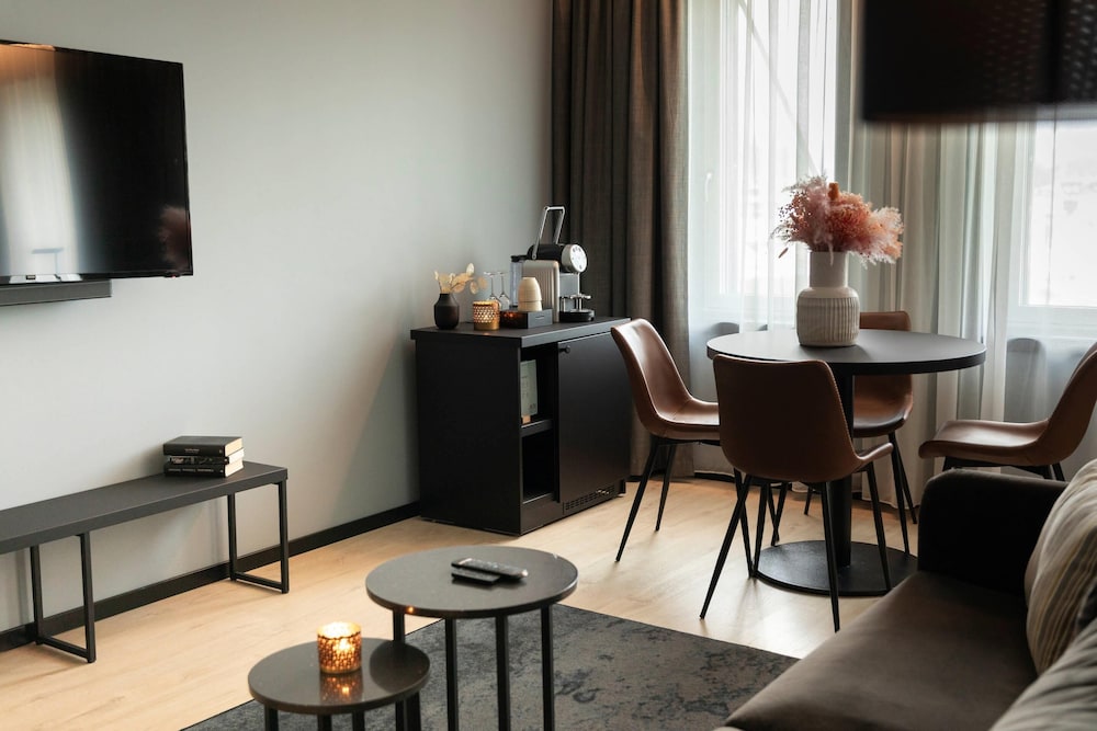 Home Hotel 1624 44/50