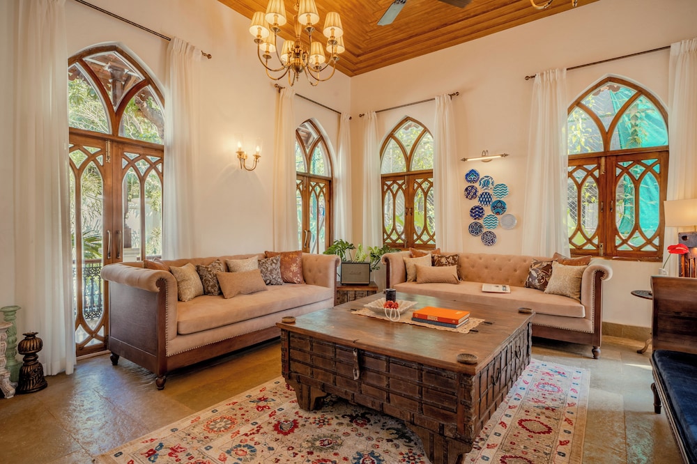 ELIVAAS 4 BHK with Pvt Pool and Media Room Samukha 42/55