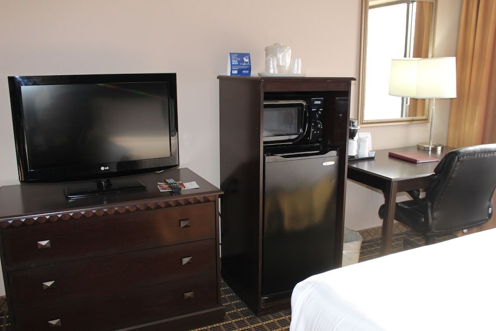 Holiday Inn Express & Suites Kansas City-Liberty (Hwy 152), an IHG Hotel 35/74