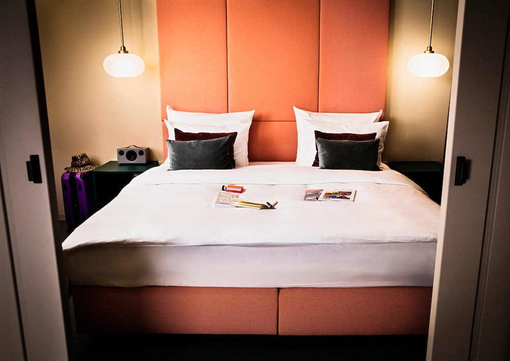 COZY, DOUBLE BED