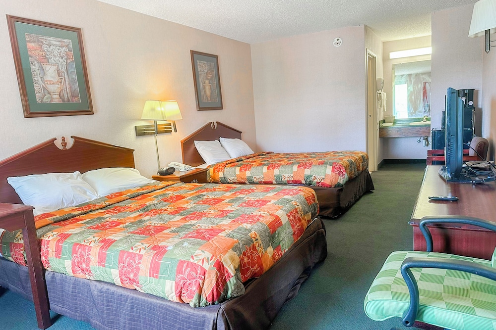 OYO Hotel East Macon I-75 32/74