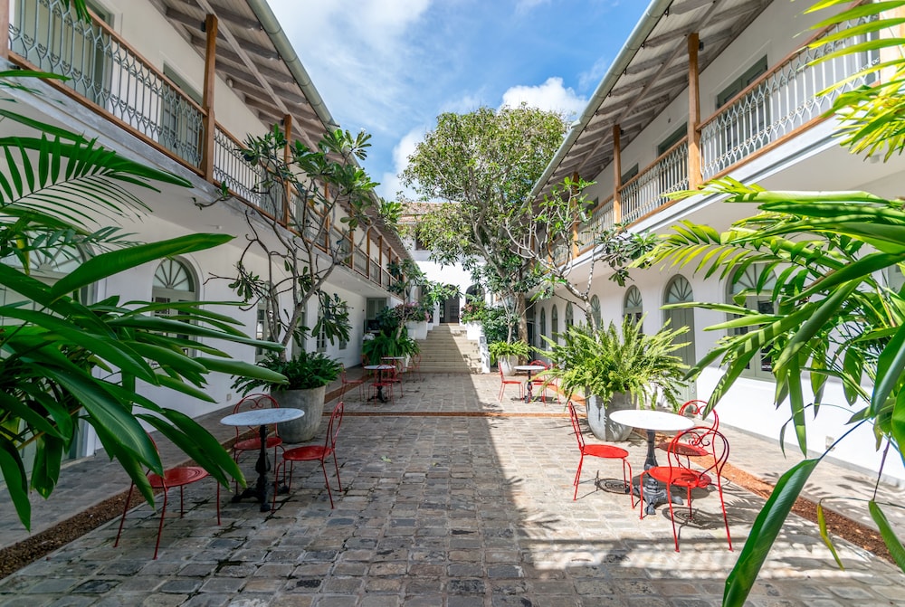 Fort Bazaar 42/48