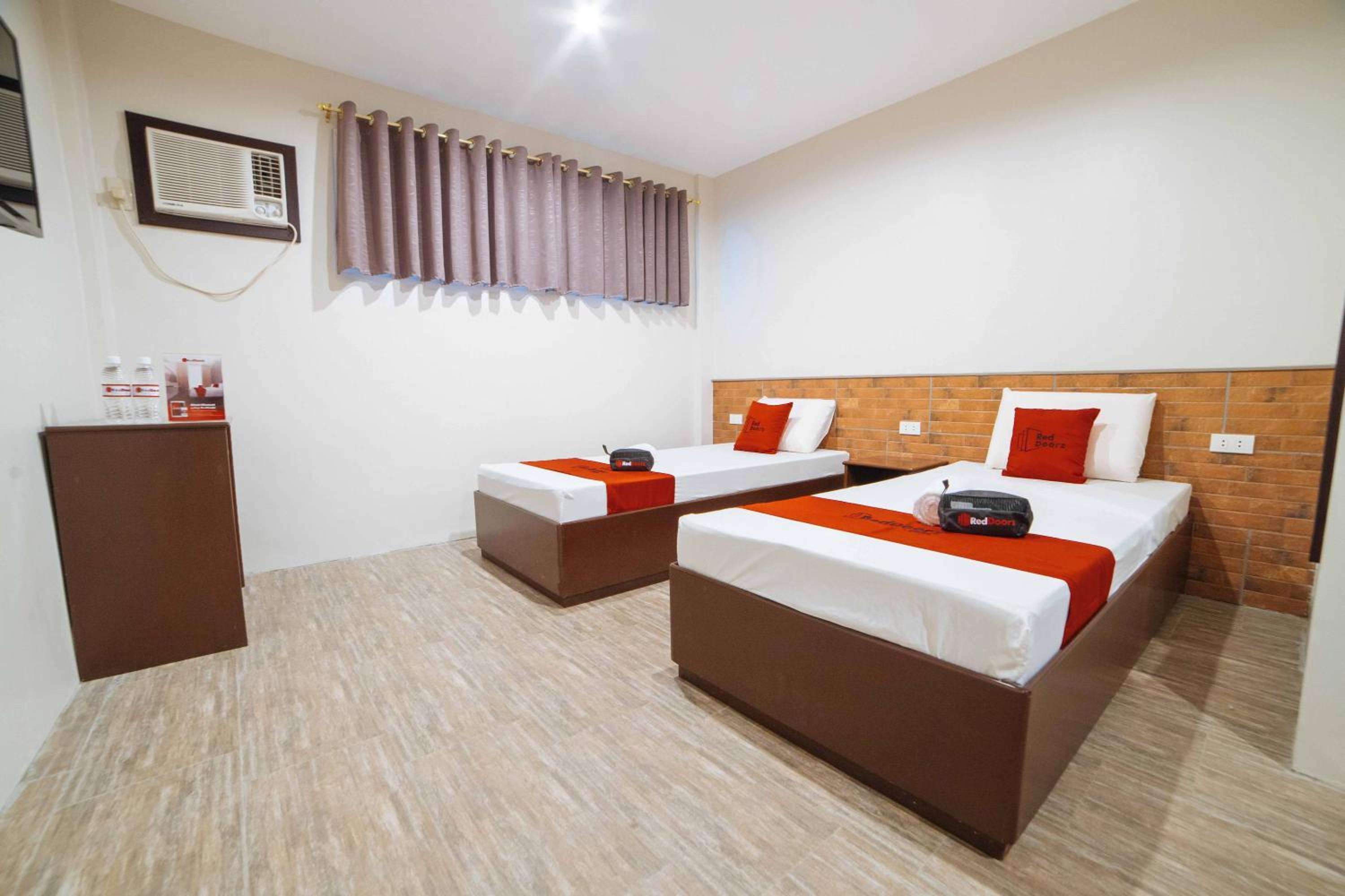 RedDoorz @ Traveler's Inn Bajada Davao 13/24