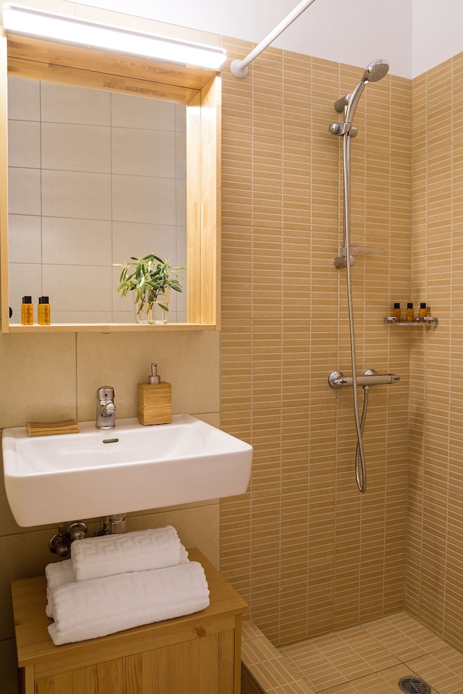 Syra Suites 49/50