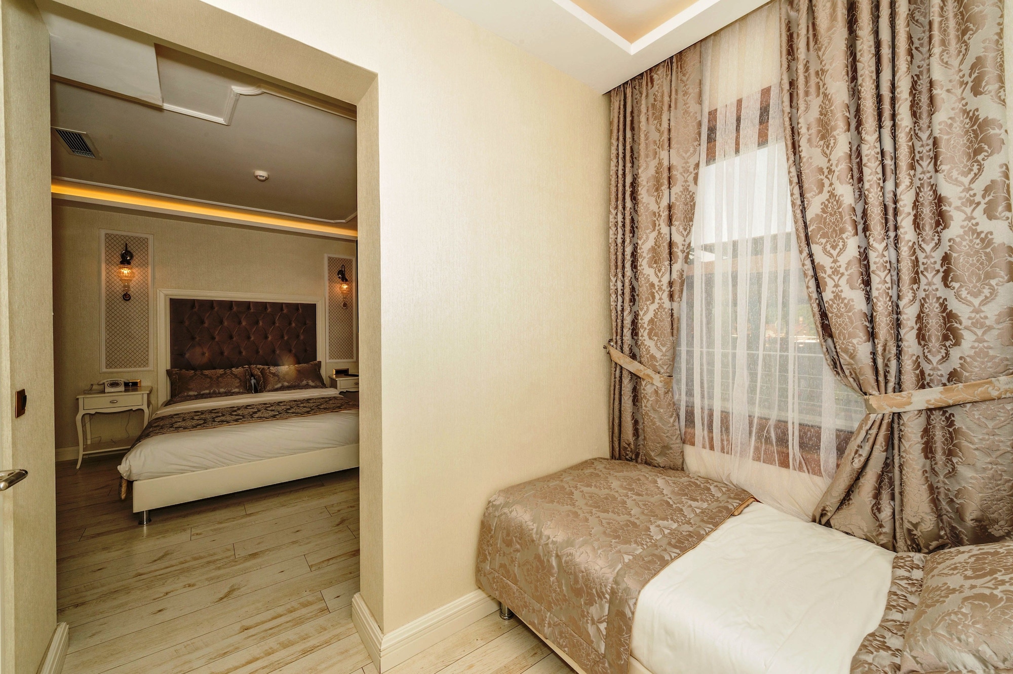 غرفة ثلاثية بسرير مزدوج وسرير فردي، Zeynep Sultan Hotel 3/4