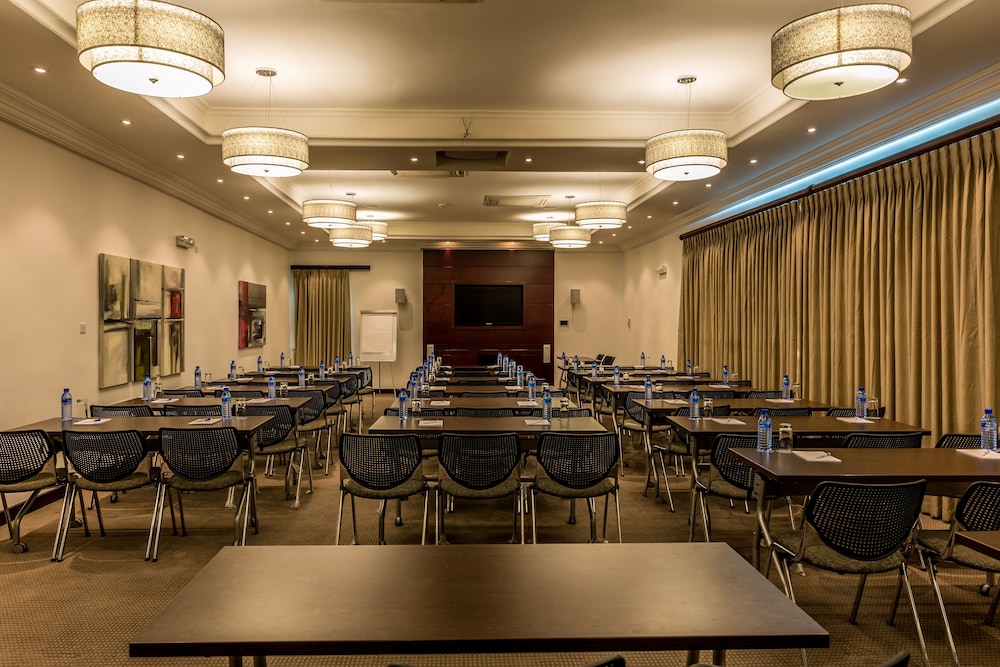 Protea Hotel By Marriott Lagos Kuramo Waters 67/71