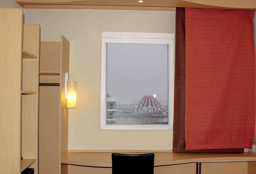 Ibis Makassar City Center 26/30