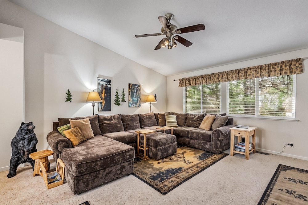 Star of the Mountain - The Star of Your Vacation by Yosemite Region Resorts 15/35