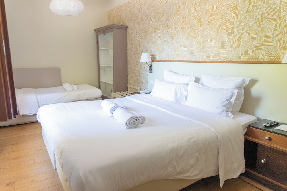 Room, Triple, King Bed, Sofa, Domaine Cie 8/10