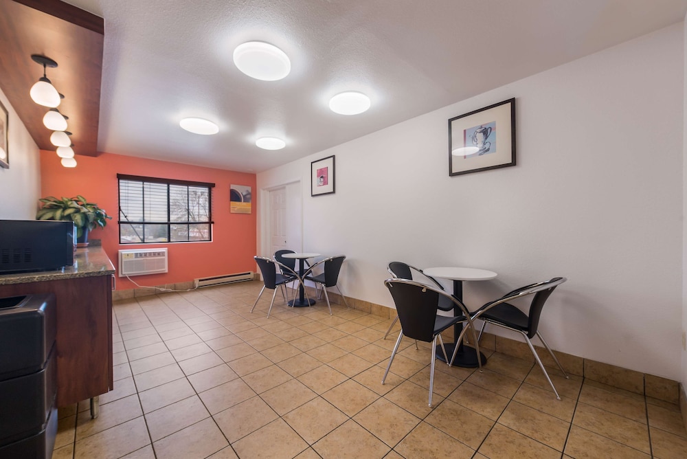 Motel6 Saint Paul, MN - I-94 44/54