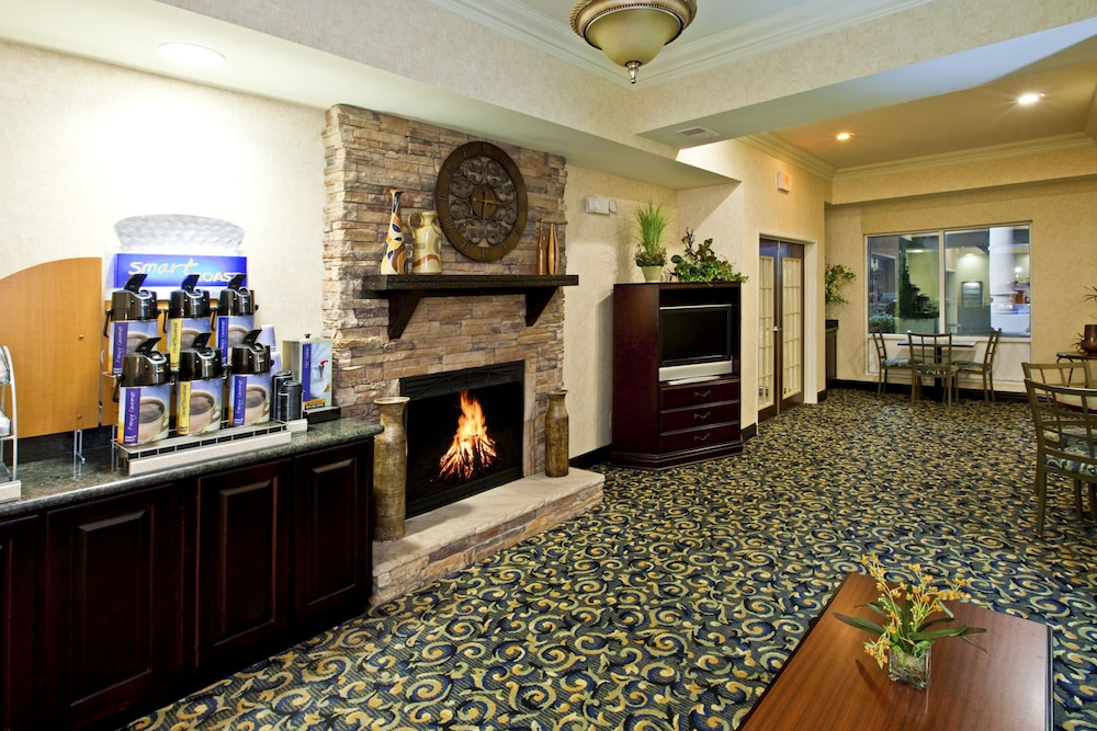 Holiday Inn Express Hotel Suites Frankfort 6/74