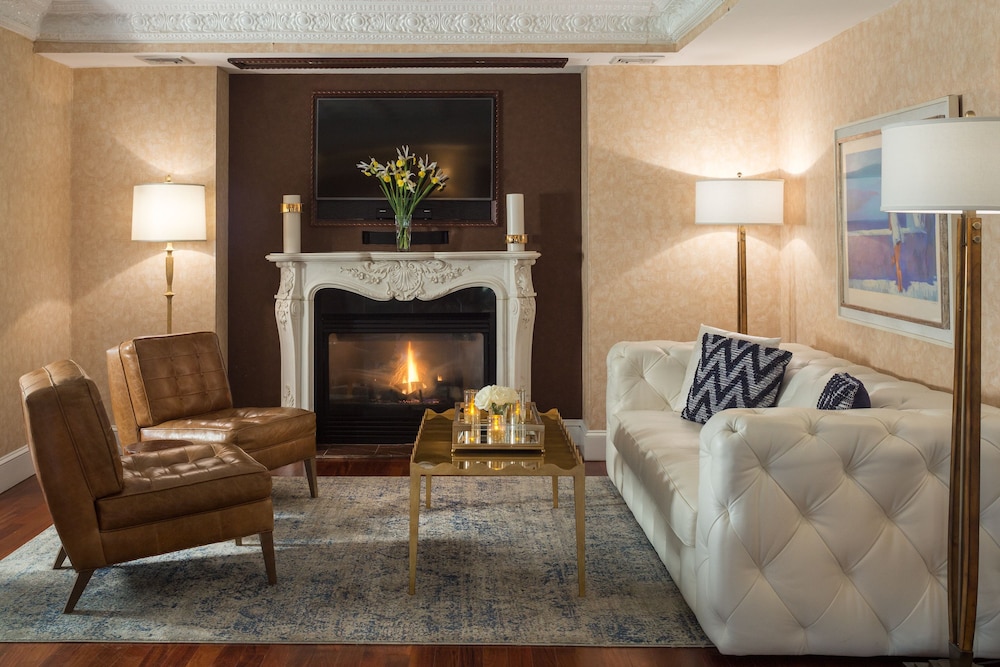 The Chateau Inn and Suites 37/57