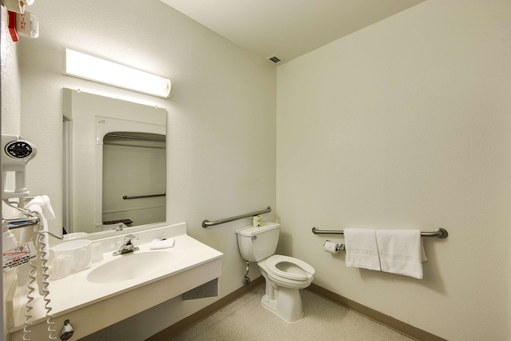 Motel6 Brampton, ON - Toronto 30/33