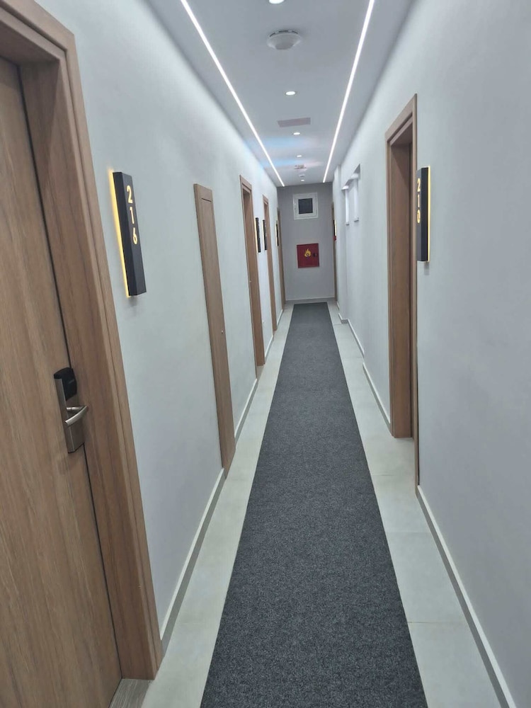 Poseidon Hotel 8/50