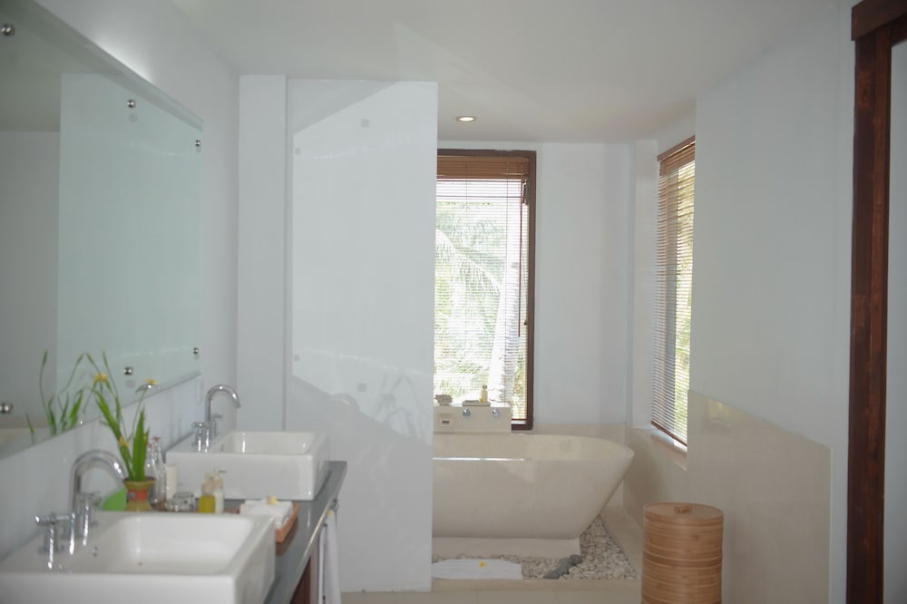 Malimbu Cliff Villa 20/56