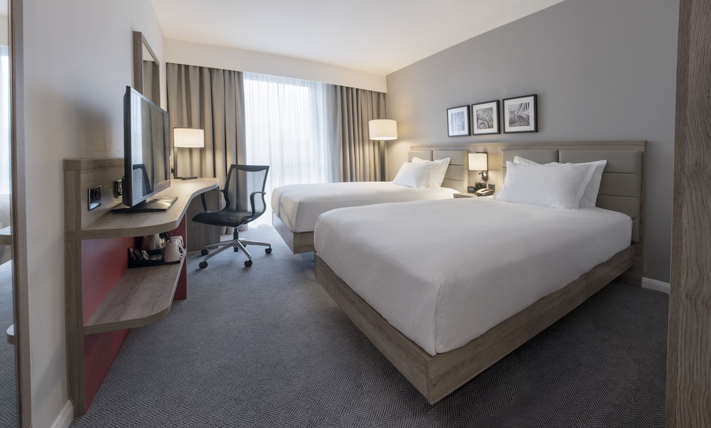 ROOM, TWIN BEDS