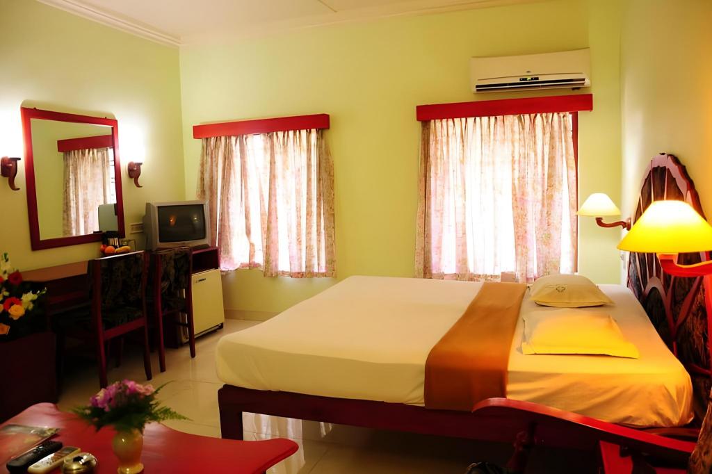 PAULSON PARK HOTEL 28/50